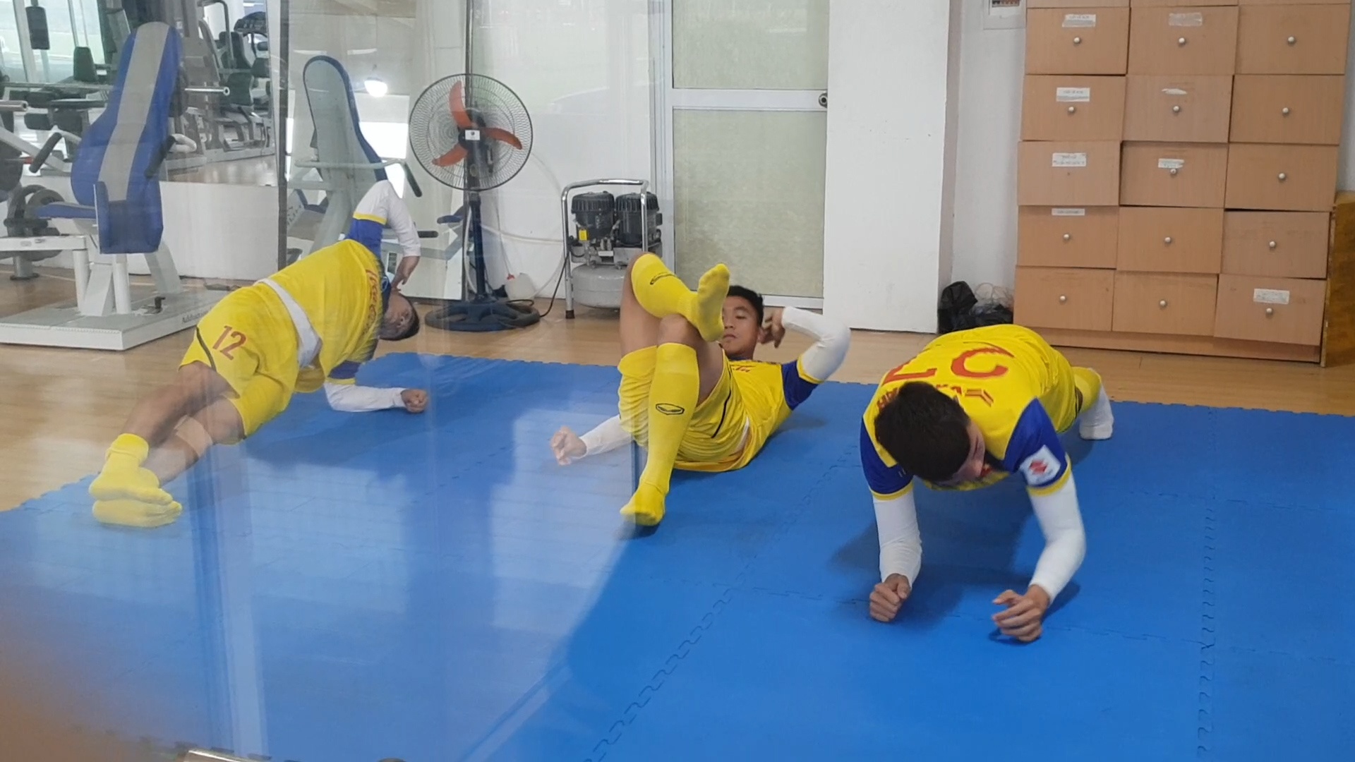 3 tuyen thu U23 Viet Nam tap hoi phuc chan thuong hinh anh