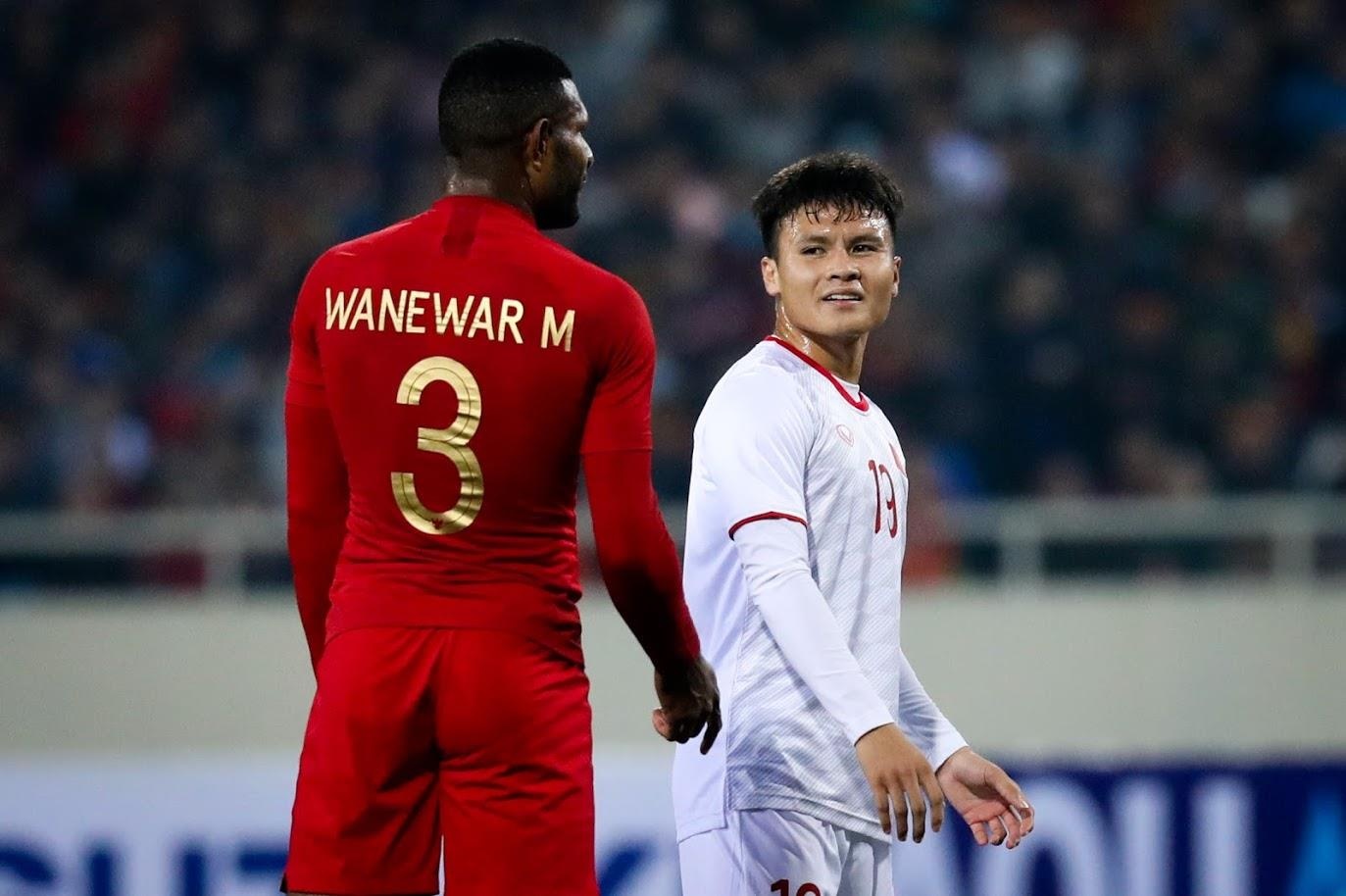 Marinus Wanewar bị nhiều cầu thủ Việt Nam chọc tức ảnh 2 Marinus Wanewar bi nhieu cau thu Viet Nam choc tuc anh 2