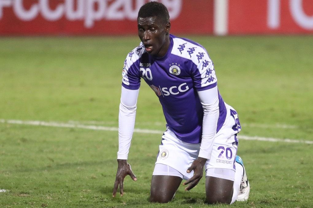 HLV Chu Dinh Nghiem khong the ly giai tran thua kho hieu cua doi nha hinh anh