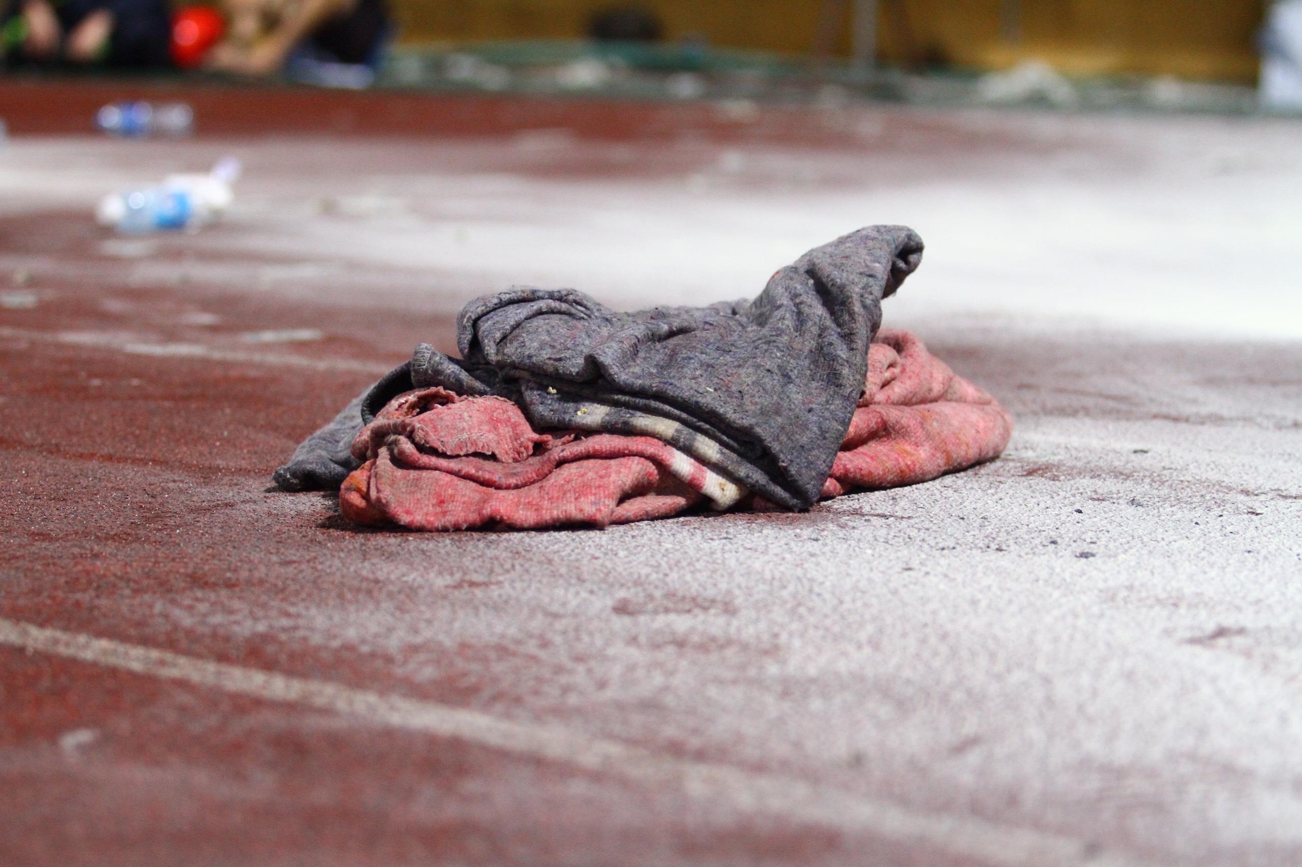 Hình ảnh xấu xí của CĐV Hải Phòng trên sân Hàng Đẫ ảnh 7 Hinh anh xau xi cua CDV Hai Phong tren san Hang Da anh 7