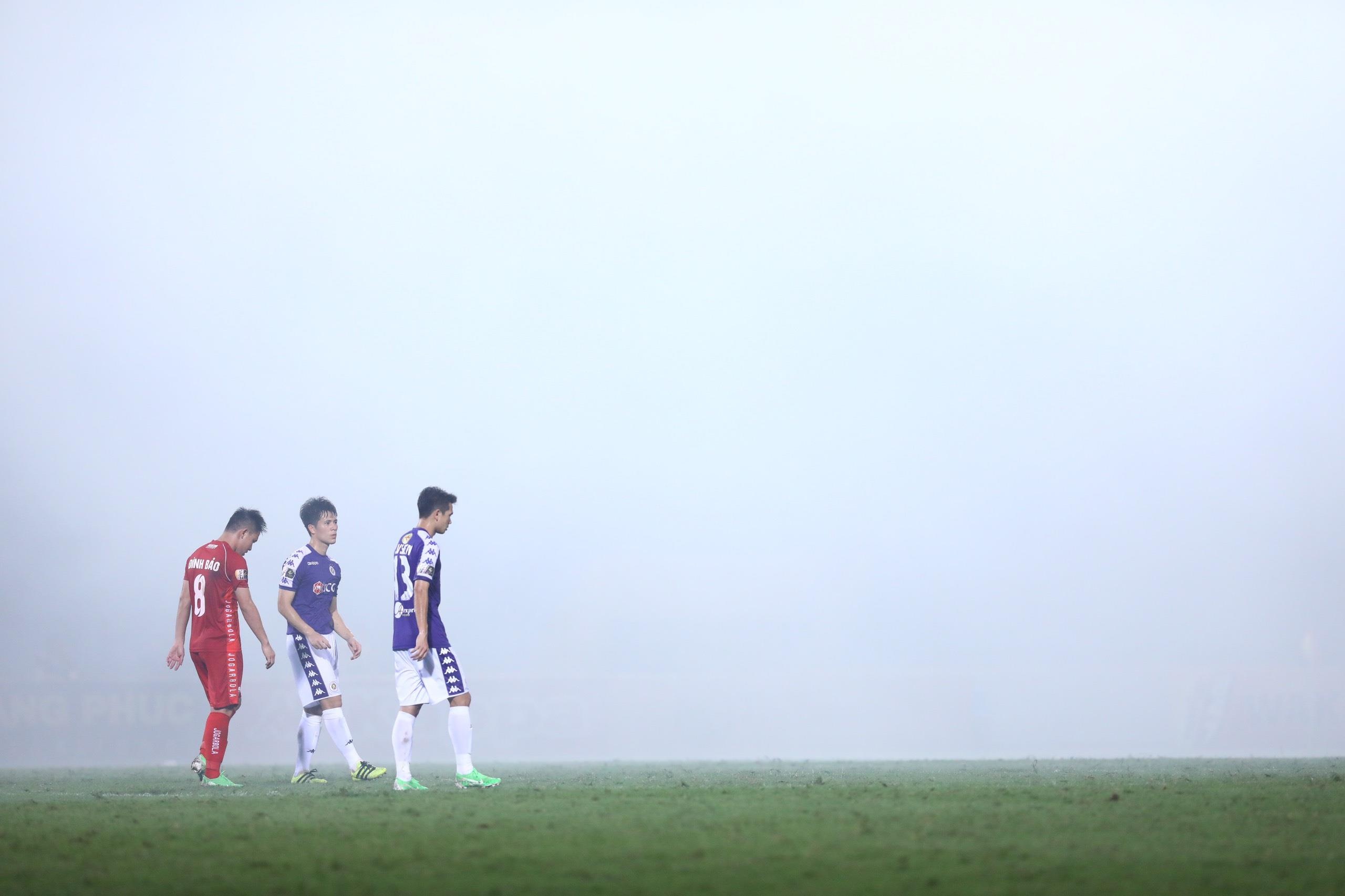 Hình ảnh xấu xí của CĐV Hải Phòng trên sân Hàng Đẫ ảnh 4 Hinh anh xau xi cua CDV Hai Phong tren san Hang Da anh 4