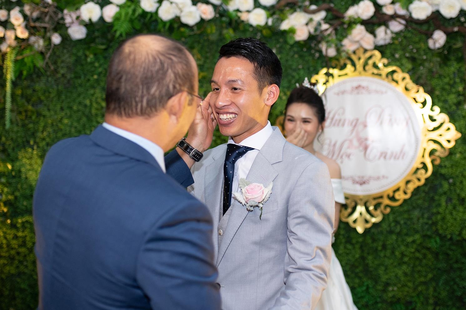 Thay Park 'bi mat' mung cuoi Do Hung Dung hinh anh