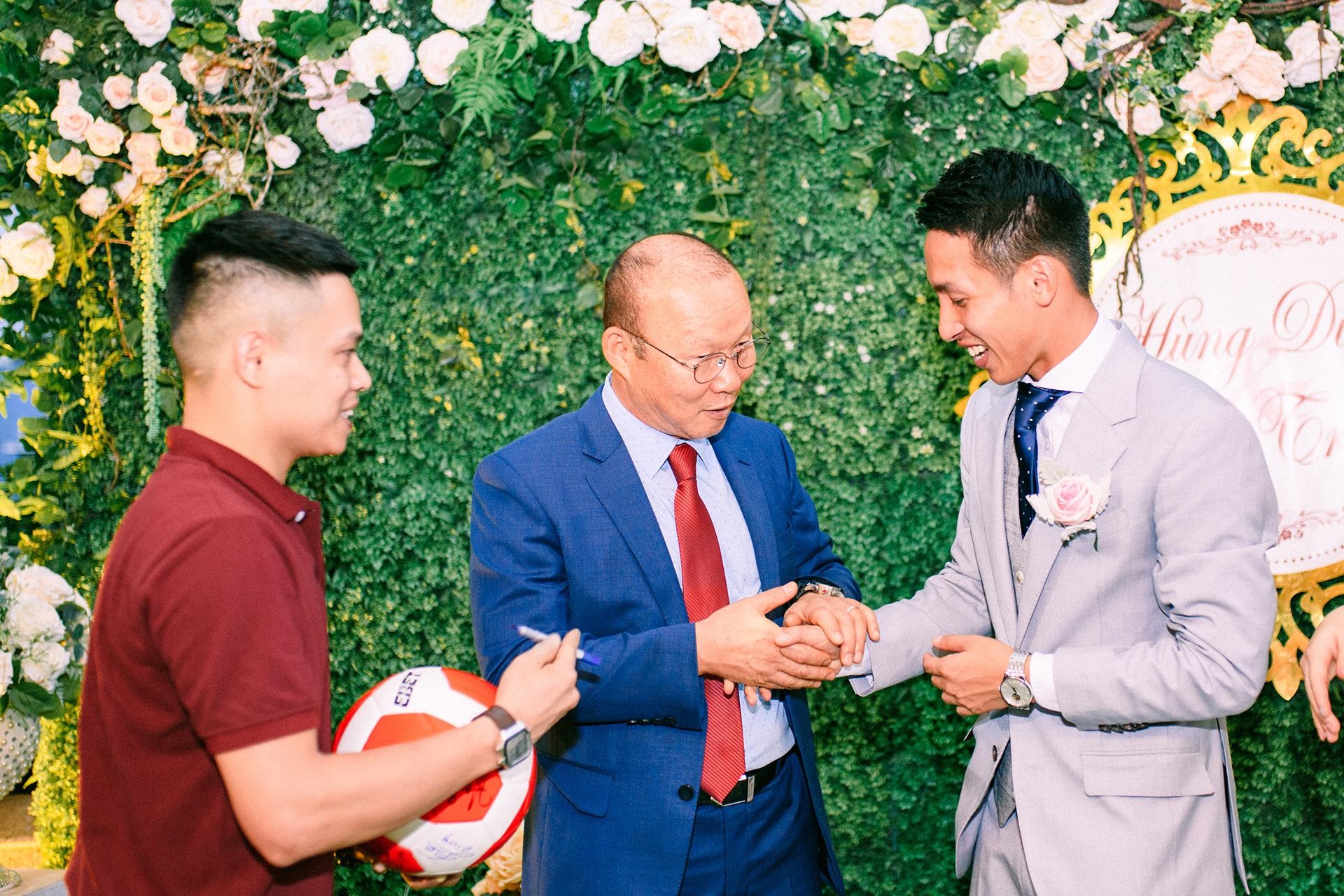 Thay Park duoc ve si theo sat tai le cuoi Do Hung Dung anh 3