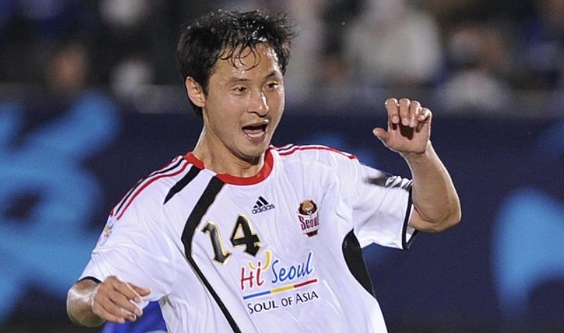 U22 Viet Nam co huan luyen vien tam quyen moi hinh anh