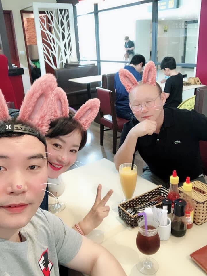 Thầy Park hóa thỏ non khi du lịch cùng gia đình ảnh 2 Thay Park hoa tho non khi du lich cung gia dinh anh 2