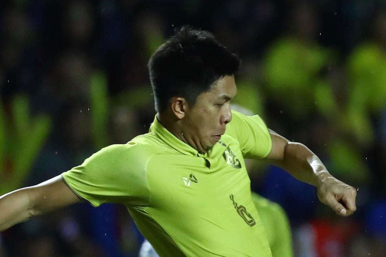 'It nhat 2 cau thu Thai Lan xung dang nhan the do' hinh anh