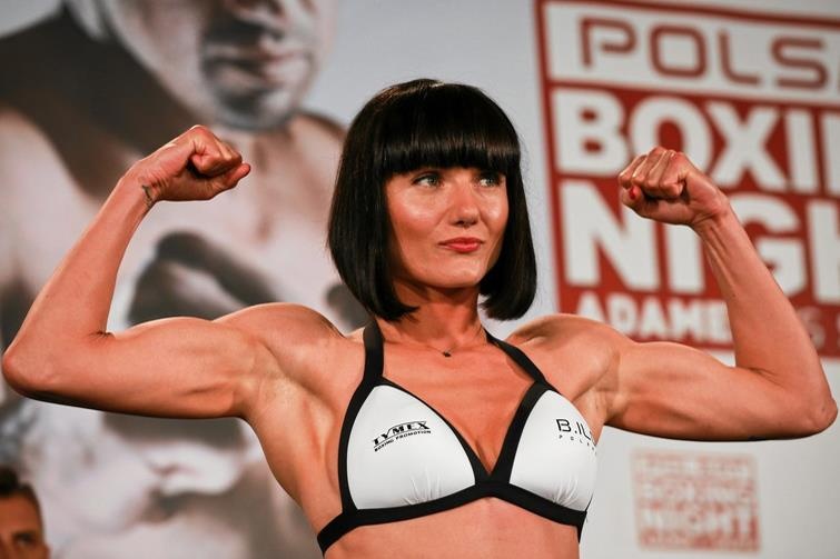 Nu vo si vo dich the gioi muon chup anh cho Playboy hinh anh