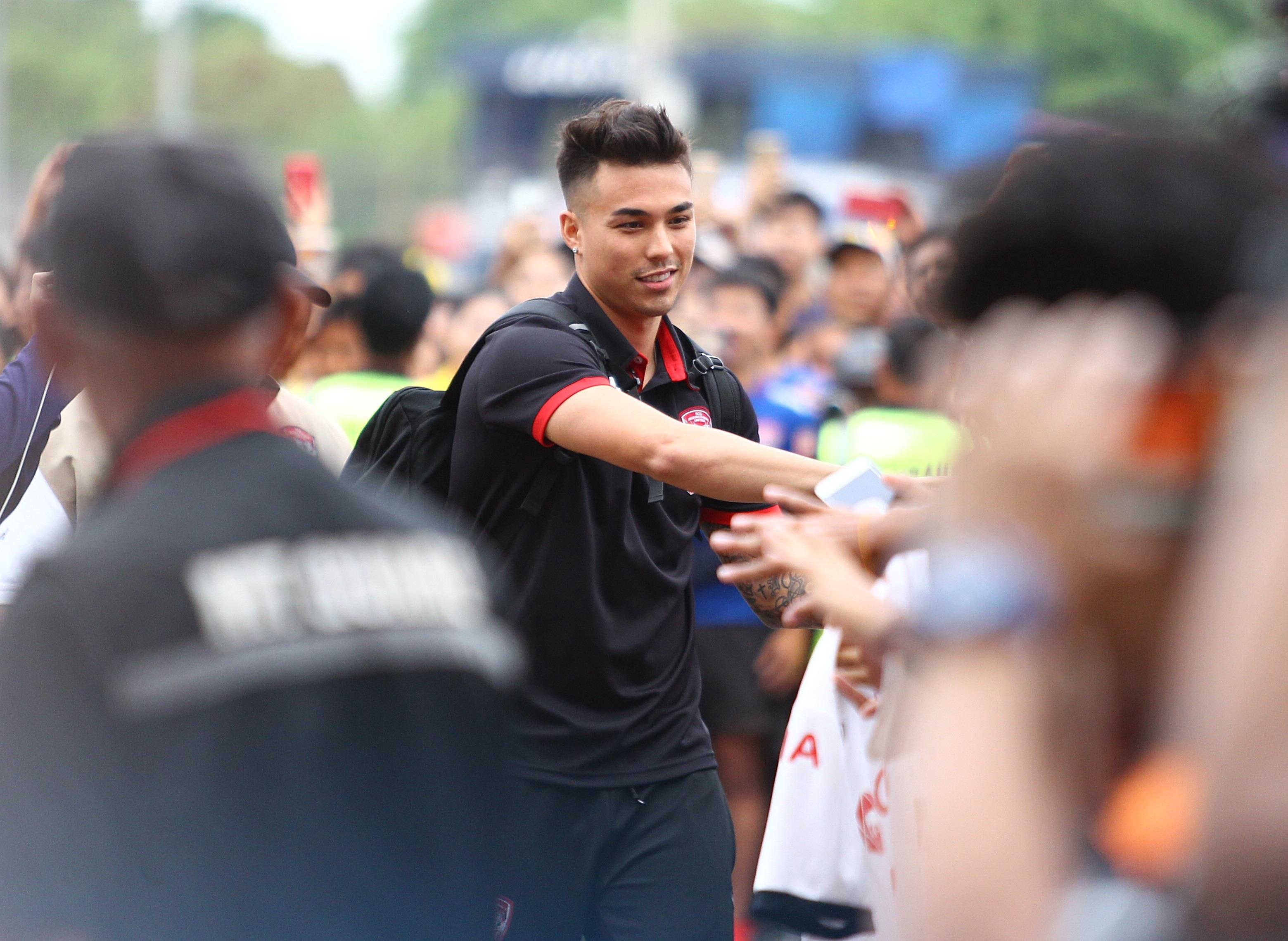 Van Lam,  Xuan Truong lanh lung truoc tran doi dau anh 5