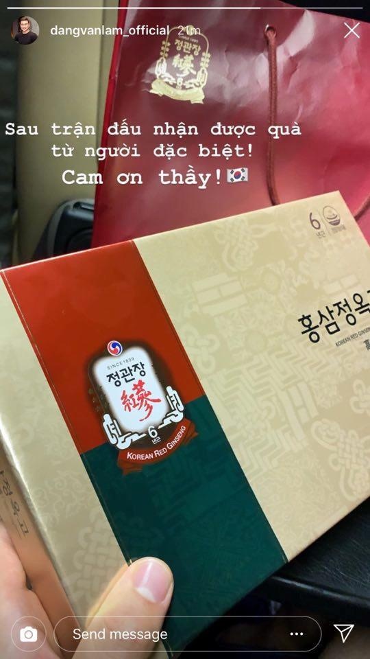 Văn Lâm nhận món quà đặc biệt từ Hàn Quốc sau trận thua đội bóng Xuân Trường ảnh 1 Van Lam nhan mon qua dac biet tu Han Quoc sau tran thua doi bong Xuan Truong anh 1