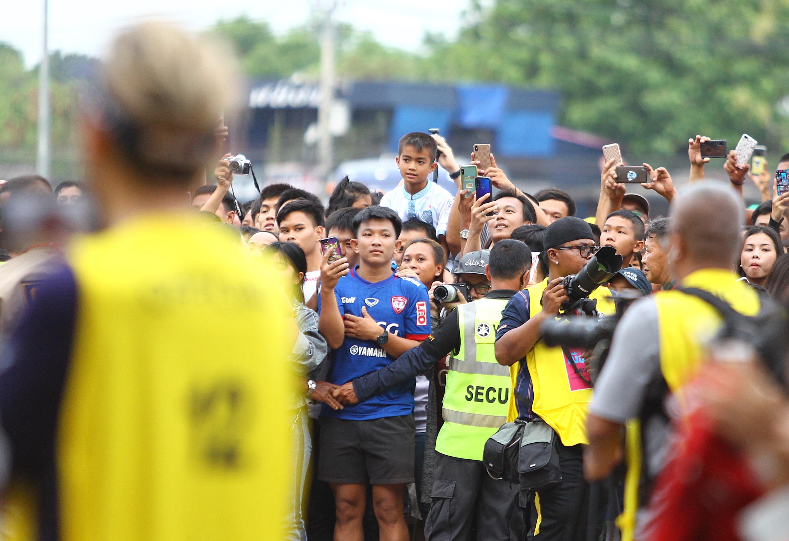 Van Lam,  Xuan Truong lanh lung truoc tran doi dau anh 1