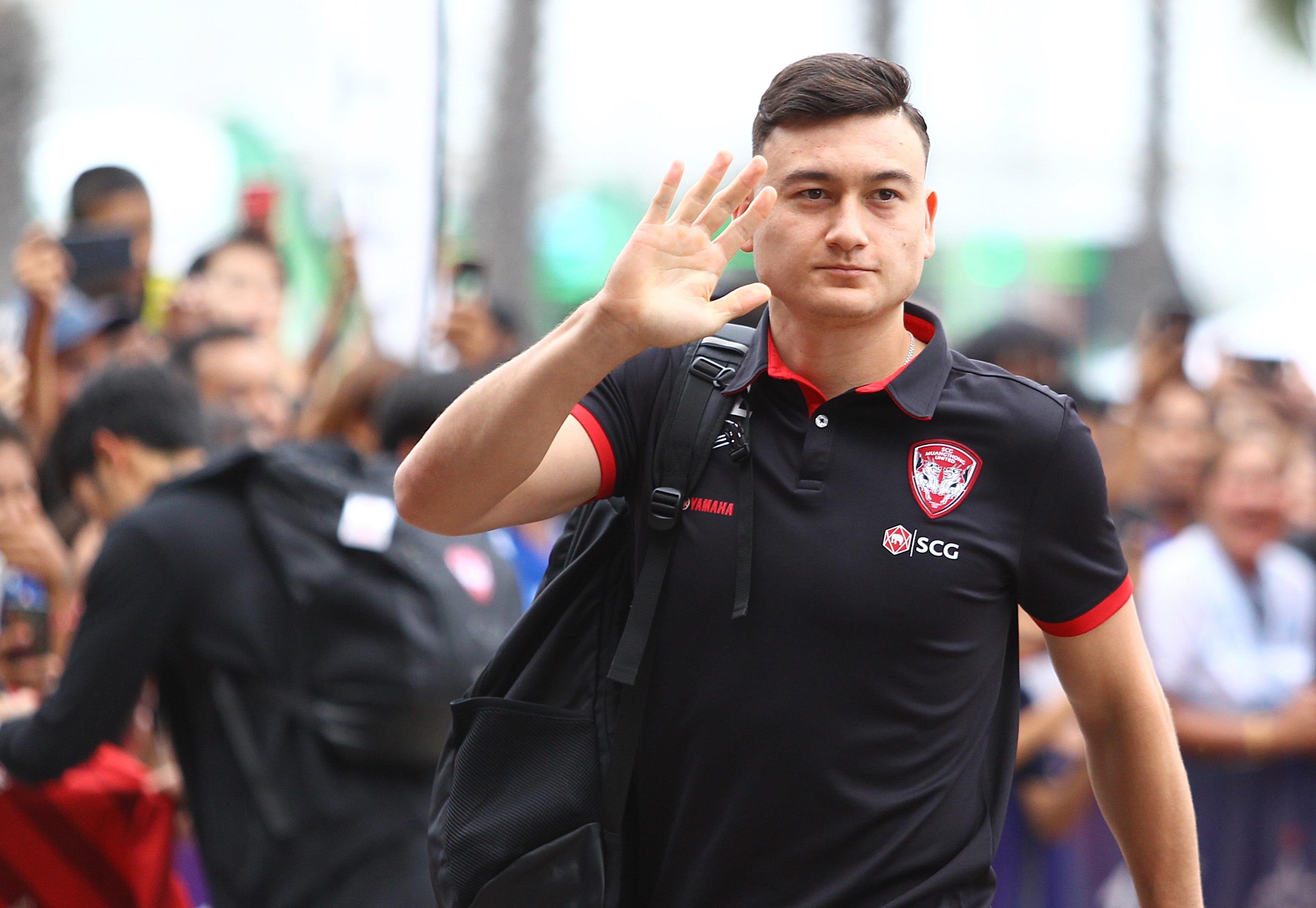 Van Lam,  Xuan Truong lanh lung truoc tran doi dau anh 3