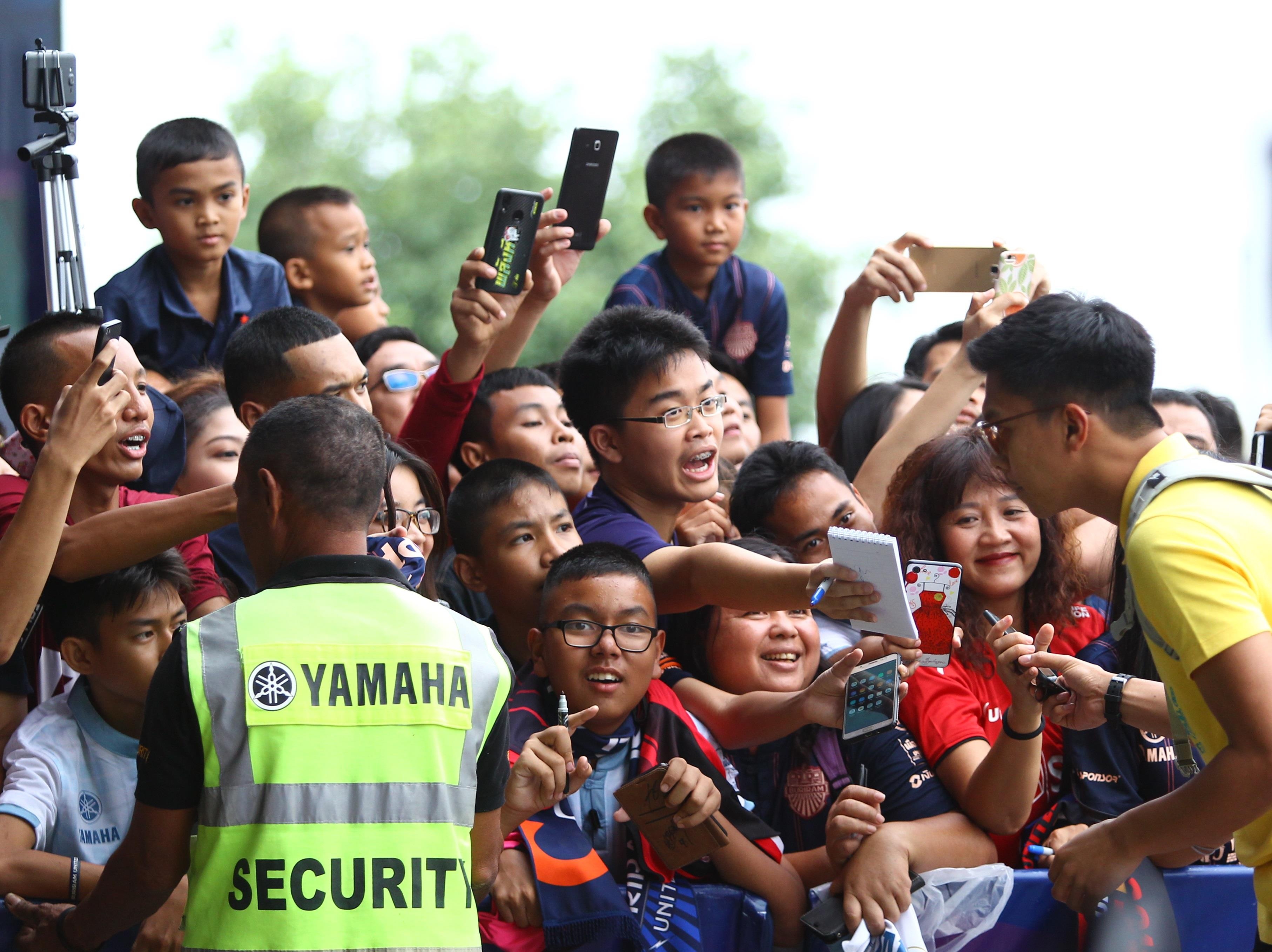 Van Lam,  Xuan Truong lanh lung truoc tran doi dau anh 8