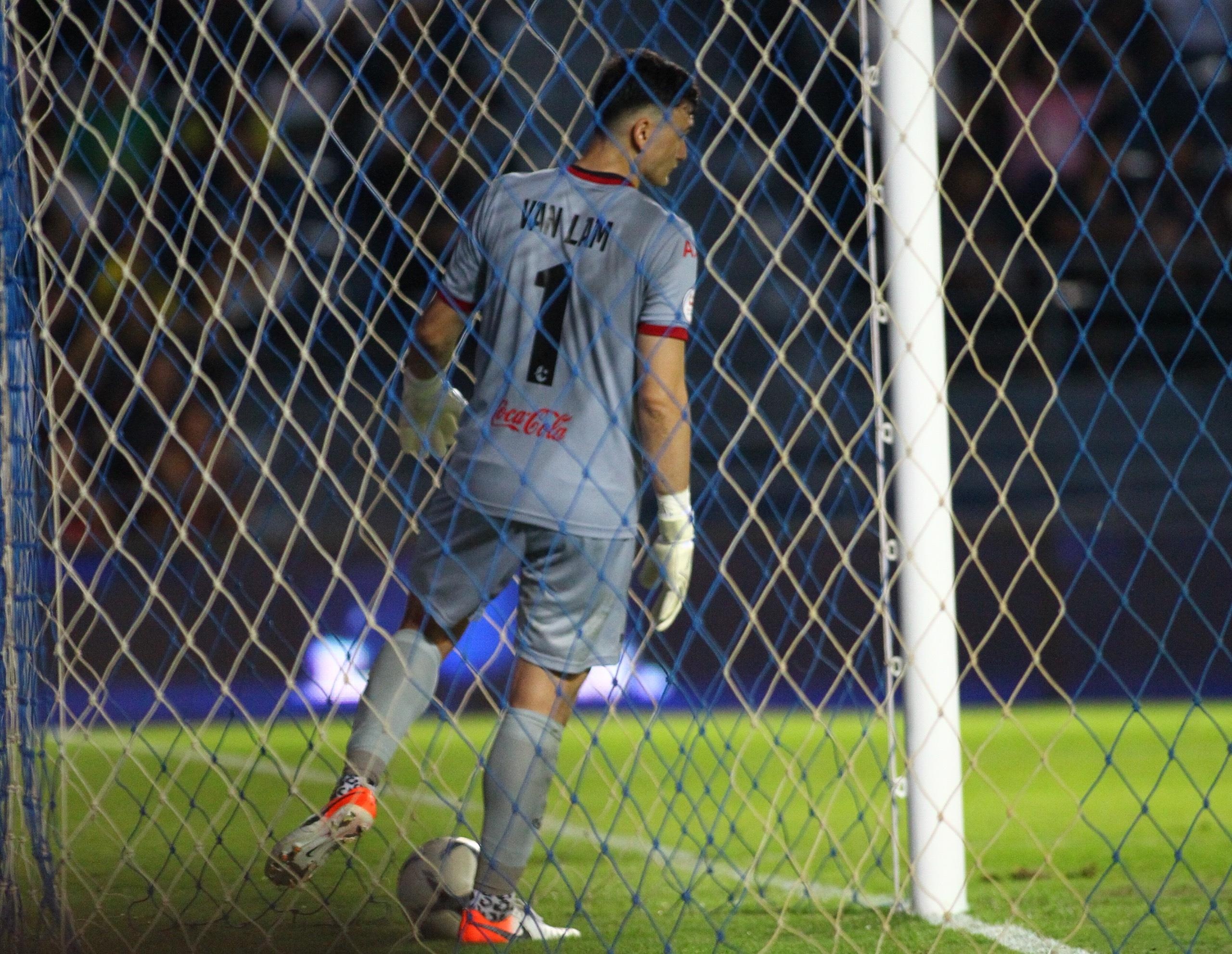 Văn Lâm lý giải nguyên nhân dẫn đến bàn thua ảnh 1 Van Lam ly giai nguyen nhan dan den ban thua anh 1