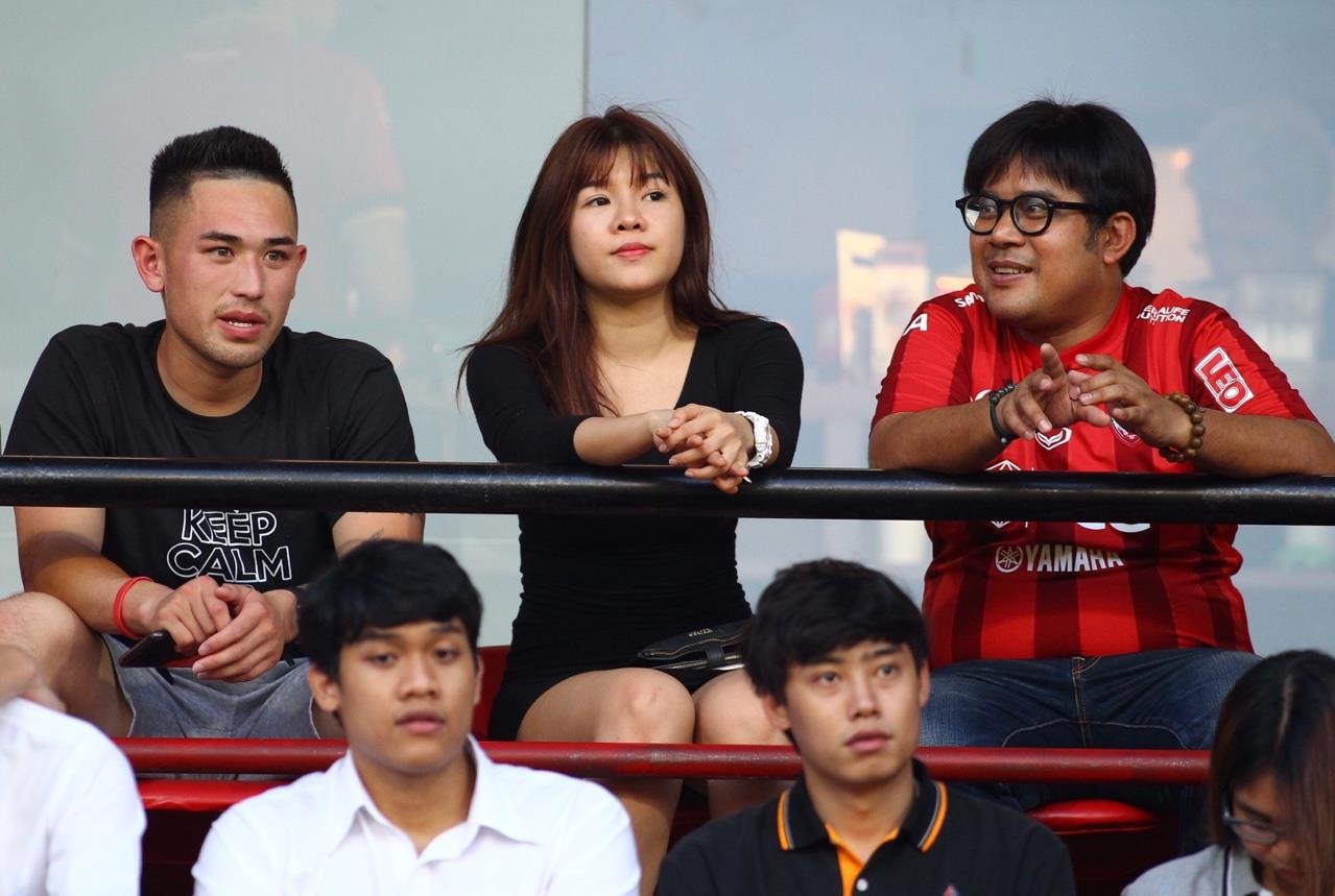 Ban gai Van Lam do sac cung dan hot girl Thai Lan anh 7