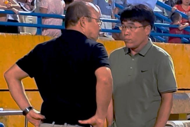 Thay Park ban chuyen rieng voi dong huong tren san Hang Day hinh anh