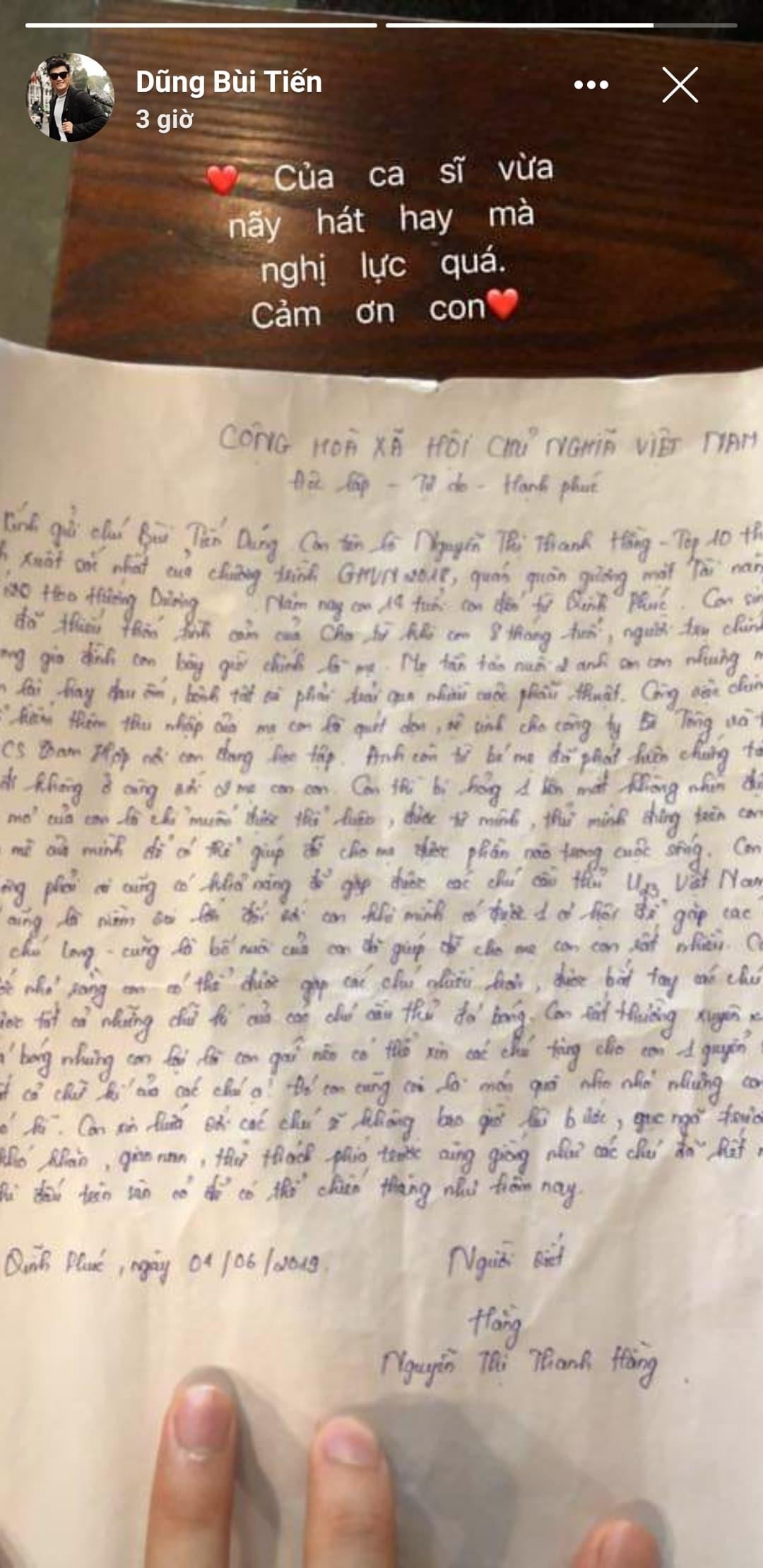 Bui Tien Dung xuc dong voi tam thu cua fan nu 14 tuoi anh 1