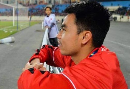 Duc Huy truyen cam hung cho tre em co hoan canh dac biet hinh anh