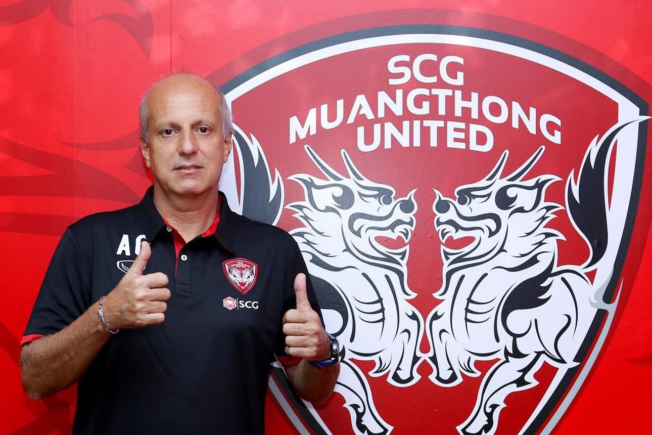 Cuu HLV U23 Thai Lan dan dat doi bong cua Van Lam hinh anh