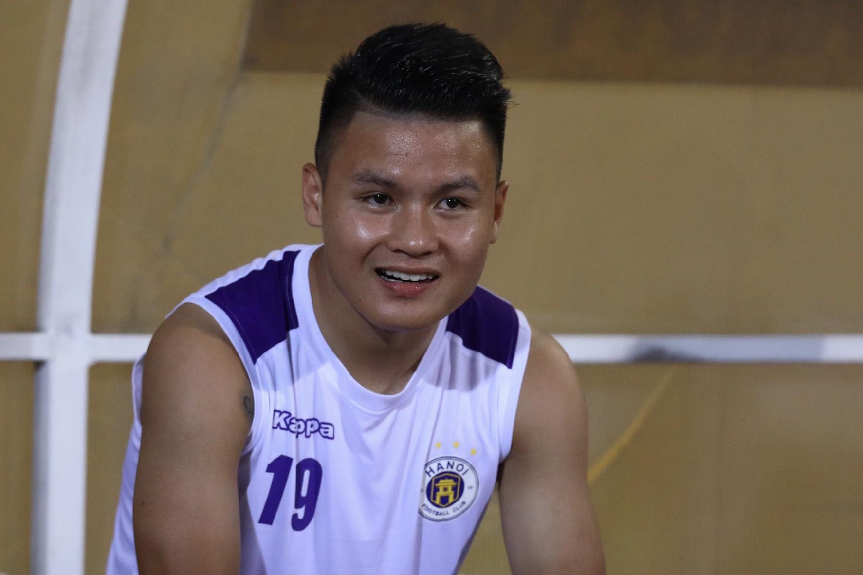 HLV doi Ha Noi tiet lo Quang Hai du bi vi bi cam cum hinh anh