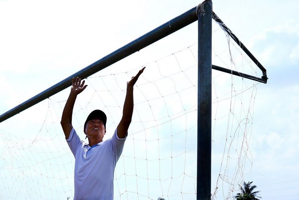 Thay cu cua Van Hau ke ve cu sut xa giup doi nha vo dich hinh anh