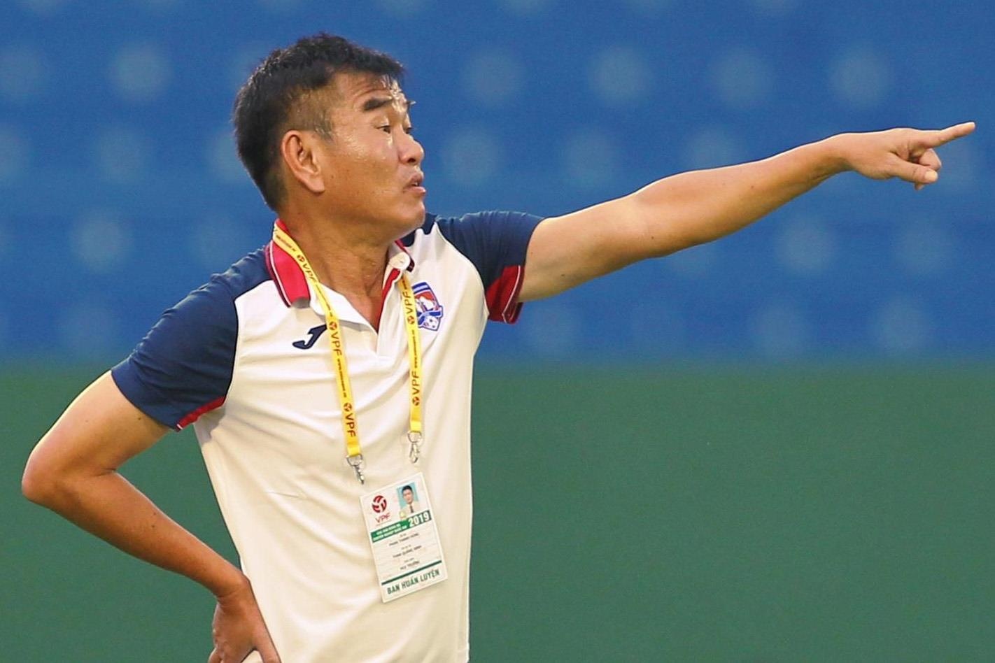 HLV Phan Thanh Hung khong hai long du doi Quang Ninh thang tran hinh anh