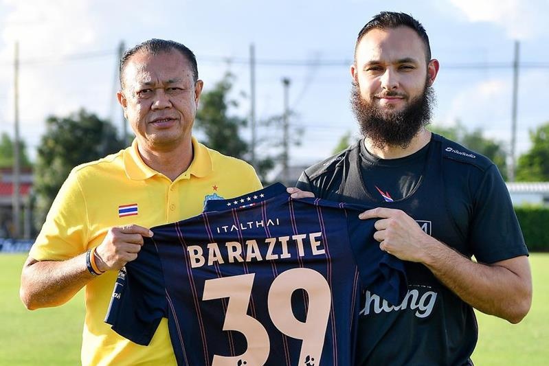 Buriram ky hop dong voi cuu cau thu Arsenal hinh anh