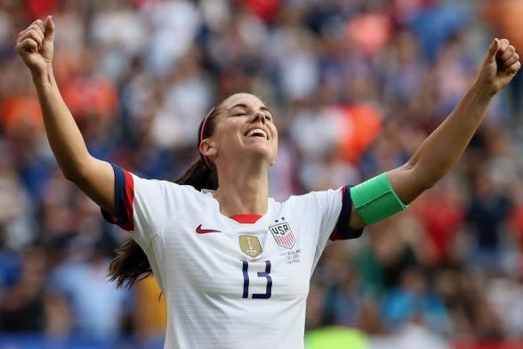 Cau thu nu nhay lac mong an mung chuc vo dich World Cup hinh anh