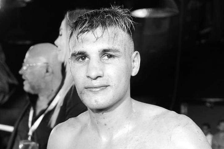 Vo si boxing do guc xuong san dau truoc khi qua doi hinh anh