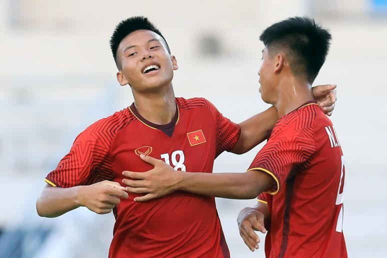 Ban thang cua Cai Van Quy giup U15 Viet Nam lot vao ban ket hinh anh