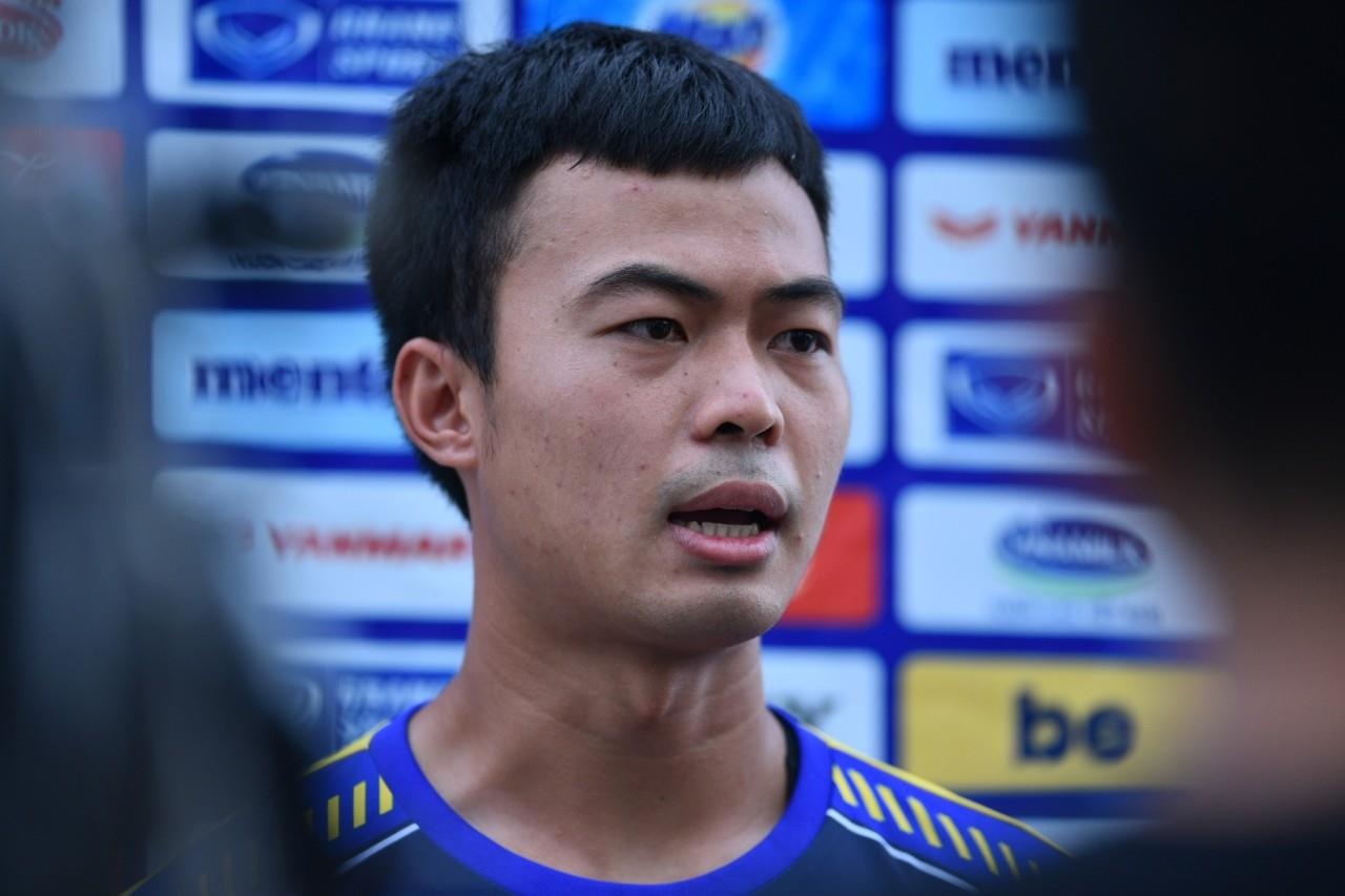 Dan em cua Duc Chinh tu tin khi len tuyen hinh anh