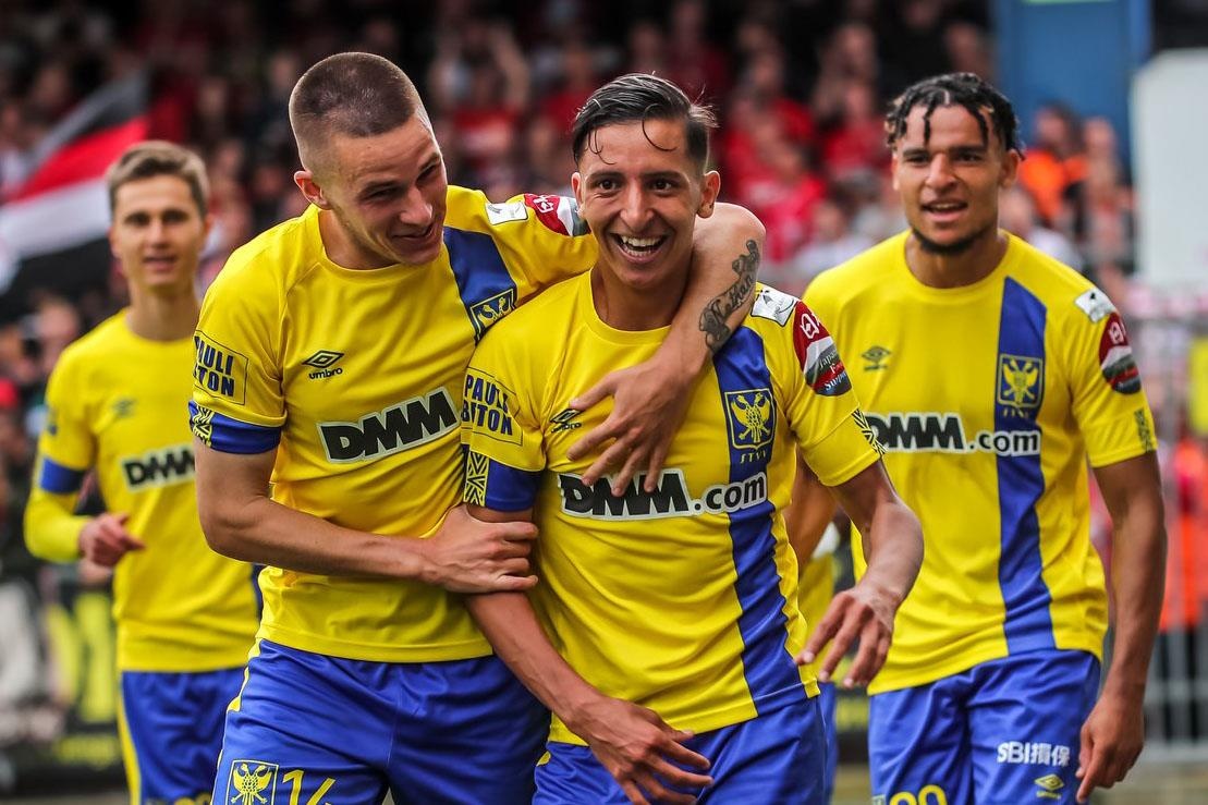 Doi bong cua Cong Phuong nhan mua loi chuc tu fan Viet hinh anh