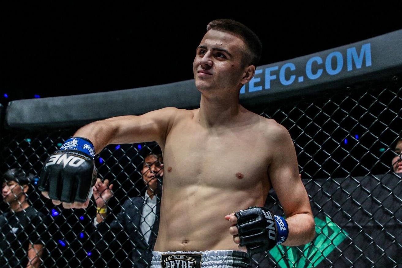 Vo si bi quat nga gay tay o Thai Lan hinh anh