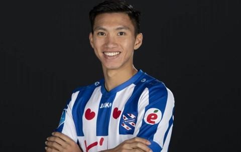 Van Hau lo tran doi dau Ajax Amsterdam vi cham visa hinh anh