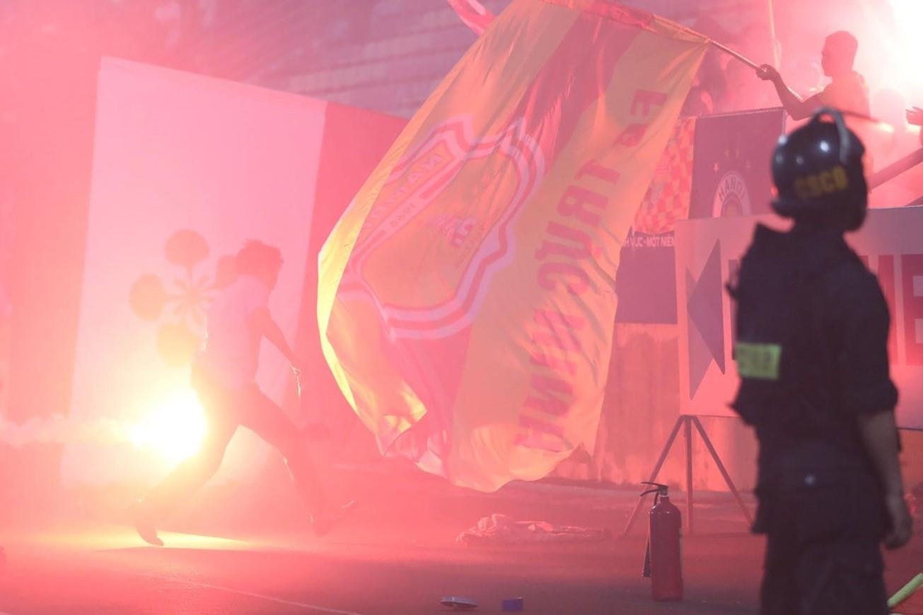 HLV Nam Dinh: 'Do la pha hoai chu khong phai co vu' hinh anh