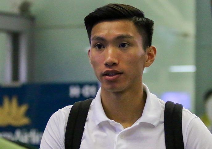 Van Hau sang Ha Lan rang sang mai, sap khoac ao Heerenveen hinh anh