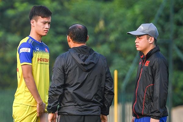 Thay Park truc tiep hoi suc khoe cua Trong Dai, Hoang Duc hinh anh