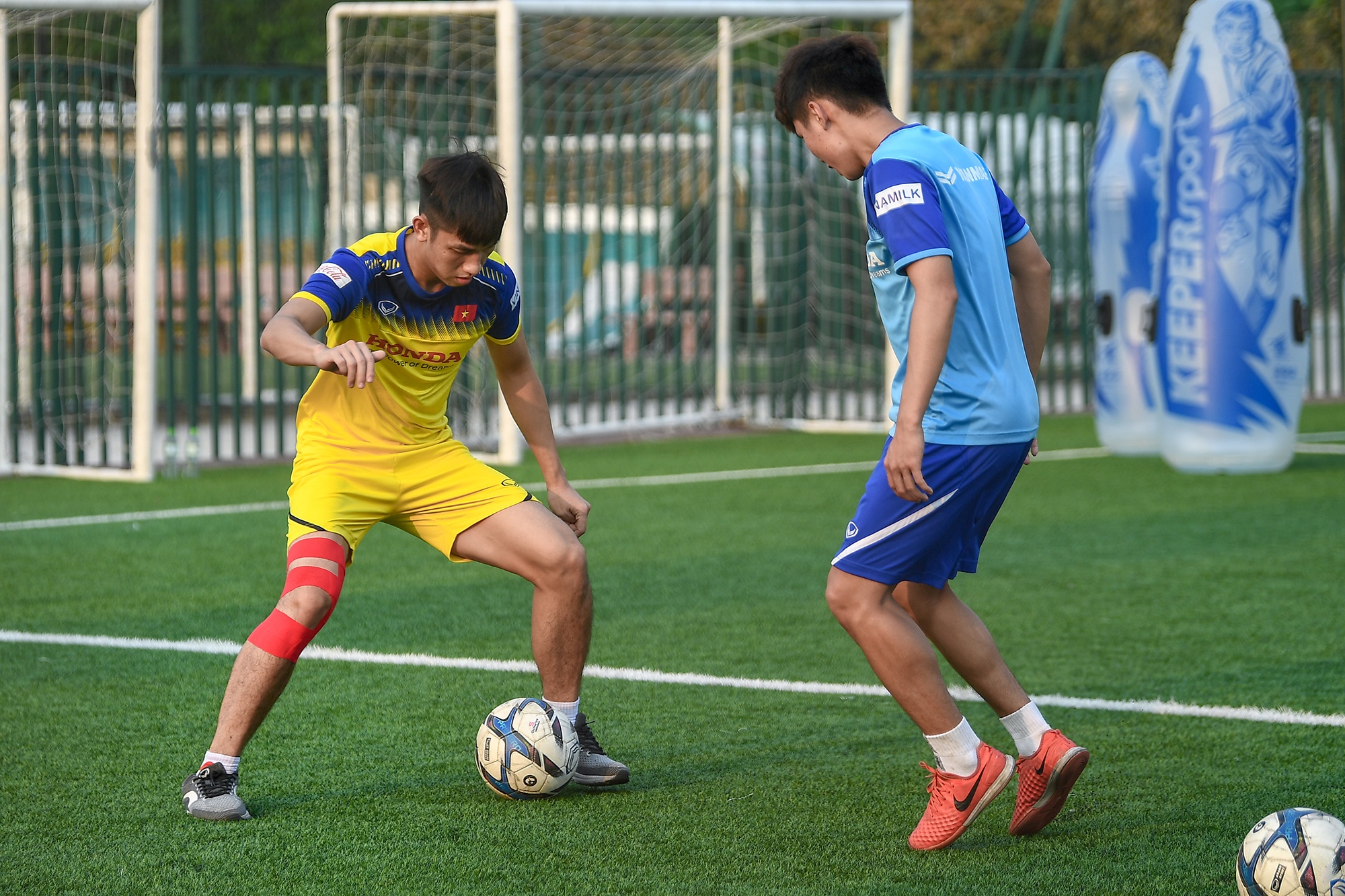 Thay Park truc tiep xem xet chan thuong cua Trong Dai,  Hoang Duc anh 3