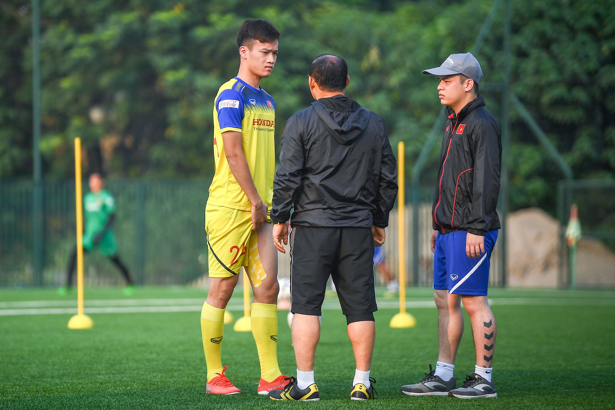 Thay Park truc tiep xem xet chan thuong cua Trong Dai,  Hoang Duc anh 2