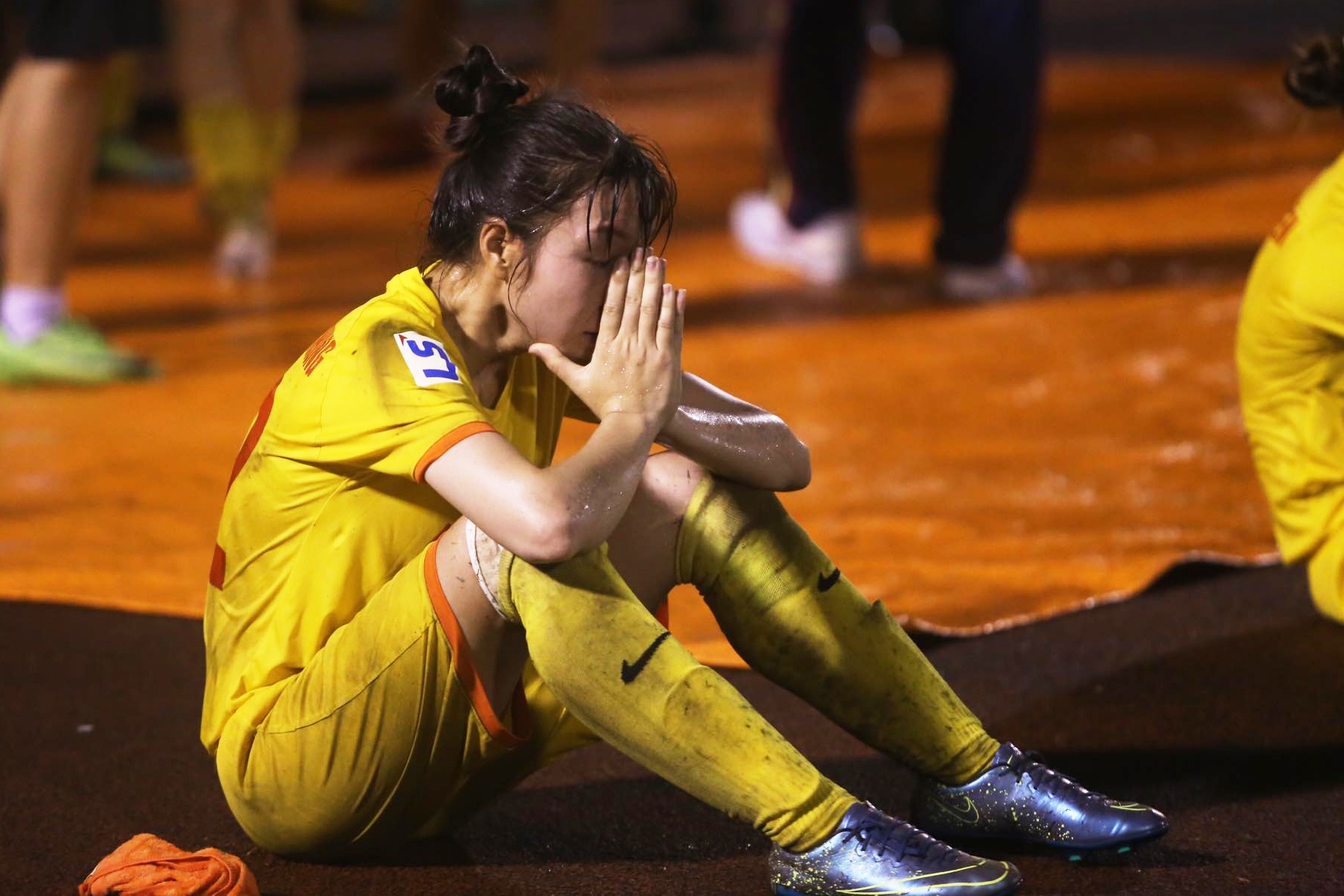 Tuyển thủ nữ bật khóc khi đội nhà tuột huy chương ảnh 2 Tuyen thu nu bat khoc khi doi nha tuot huy chuong anh 2