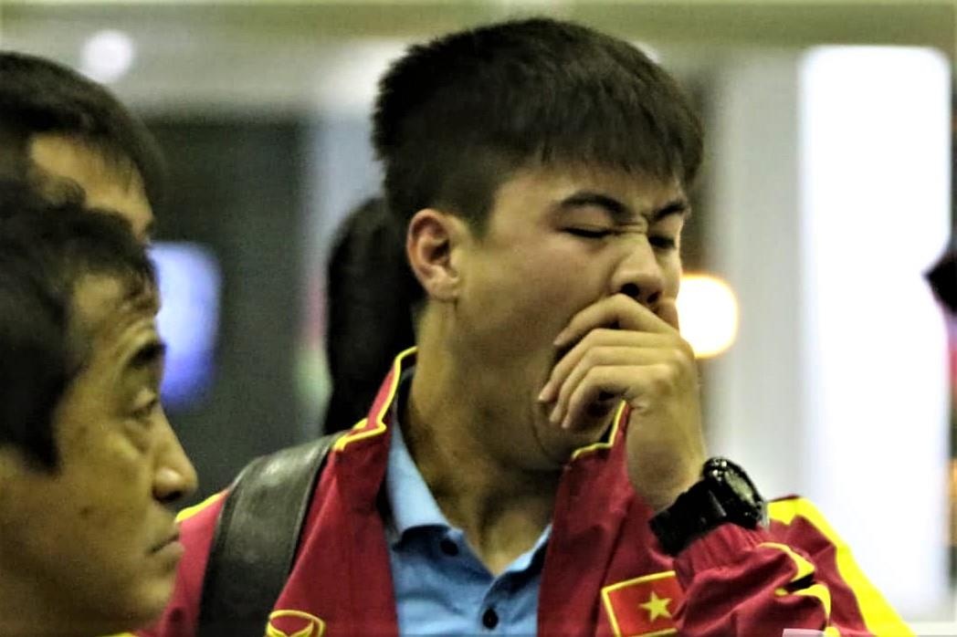 Tuyen thu Viet Nam ngai ngu khi den san bay hinh anh