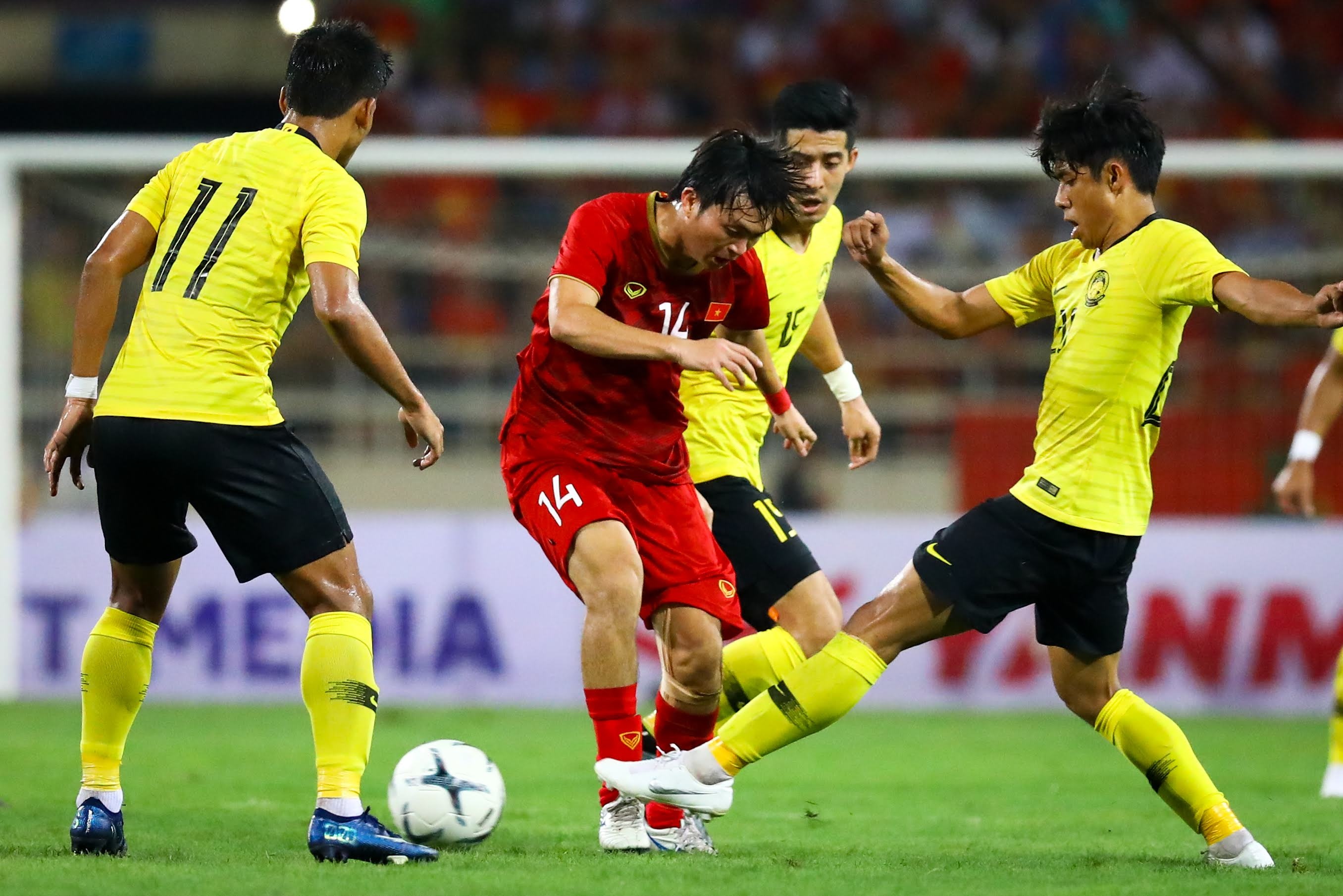 Quang Hai ghi ban,  Viet Nam vs Malaysia,  vong loai World Cup 2022 anh 2