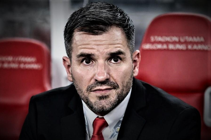 Lanh dao PSSI khuyen HLV Indonesia tu chuc hinh anh