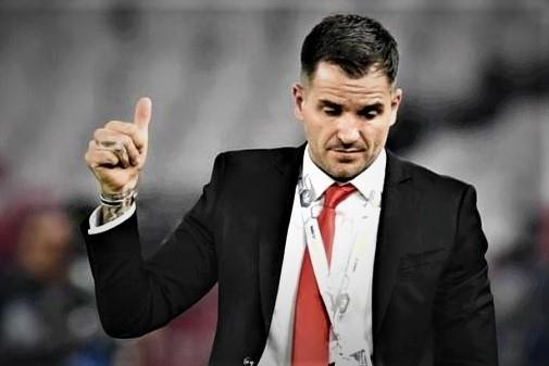 CDV Indonesia doi sa thai HLV sau tran thua tuyen Viet Nam hinh anh