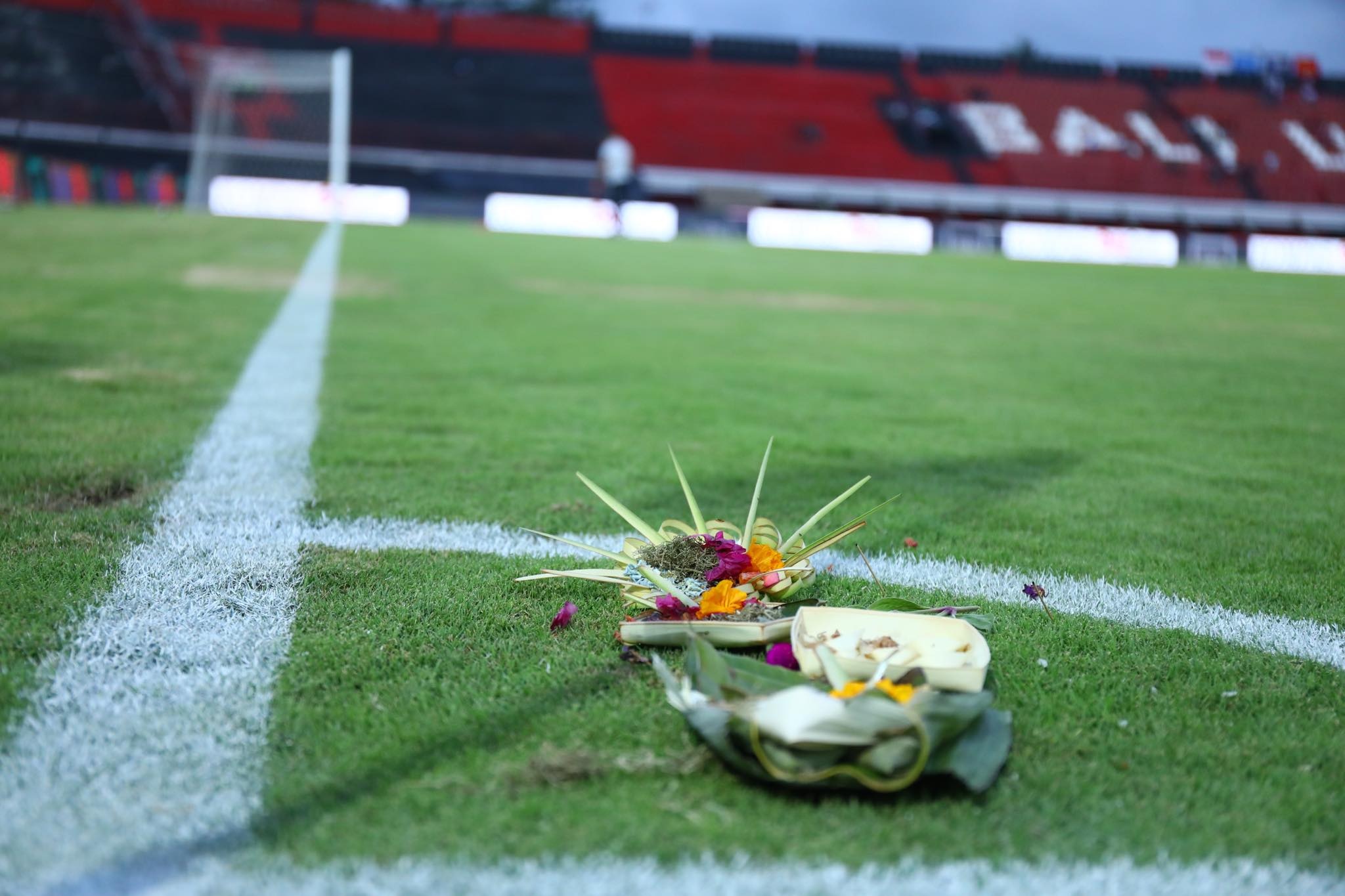 Indonesia cúng Canang Sari trước trận tiếp Việt Nam ảnh 1 Indonesia cung Canang Sari truoc tran tiep Viet Nam anh 1