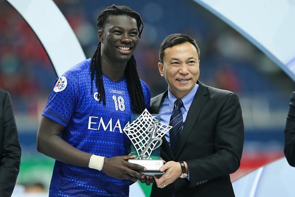 Nguoi Viet dau tien trao giai AFC Champions League anh 2