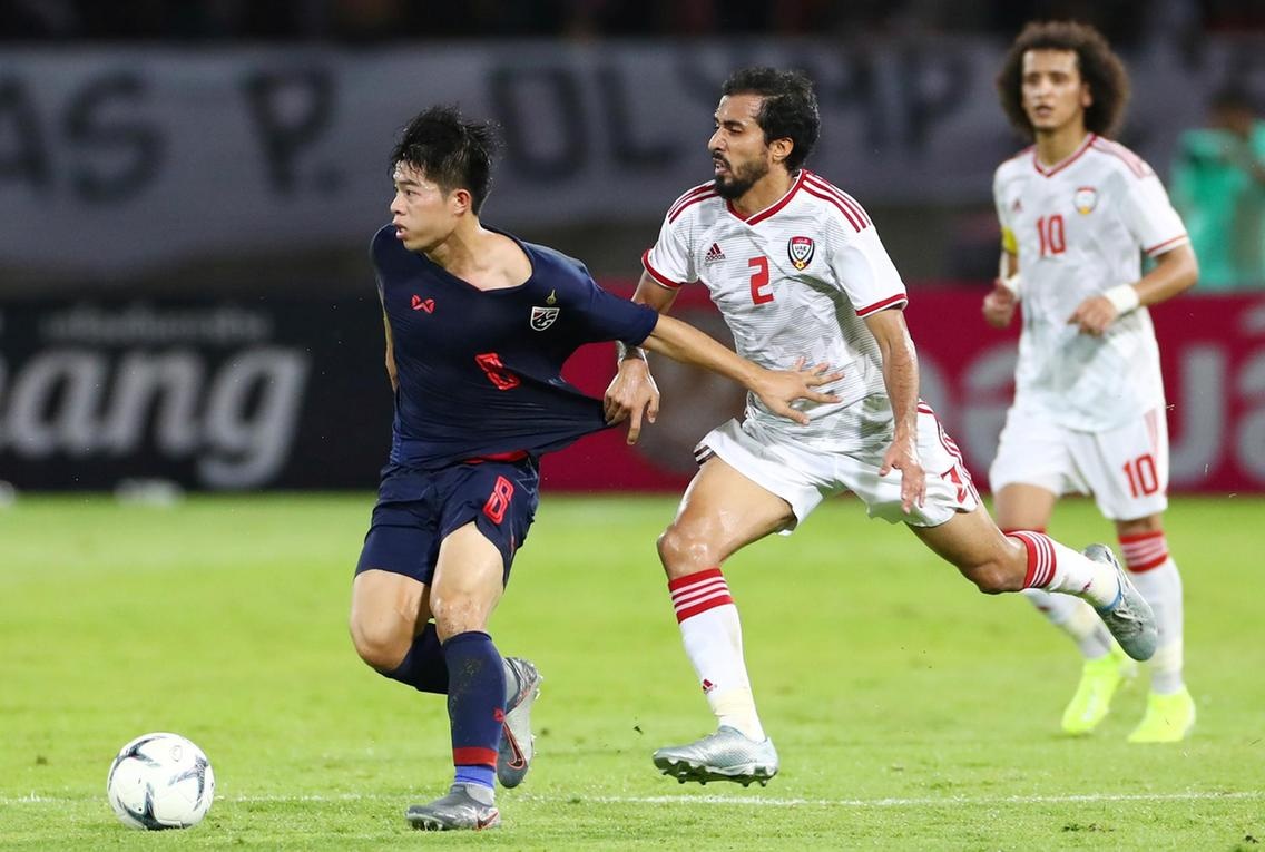 Bao UAE chi ra diem yeu cua doi nha anh 1