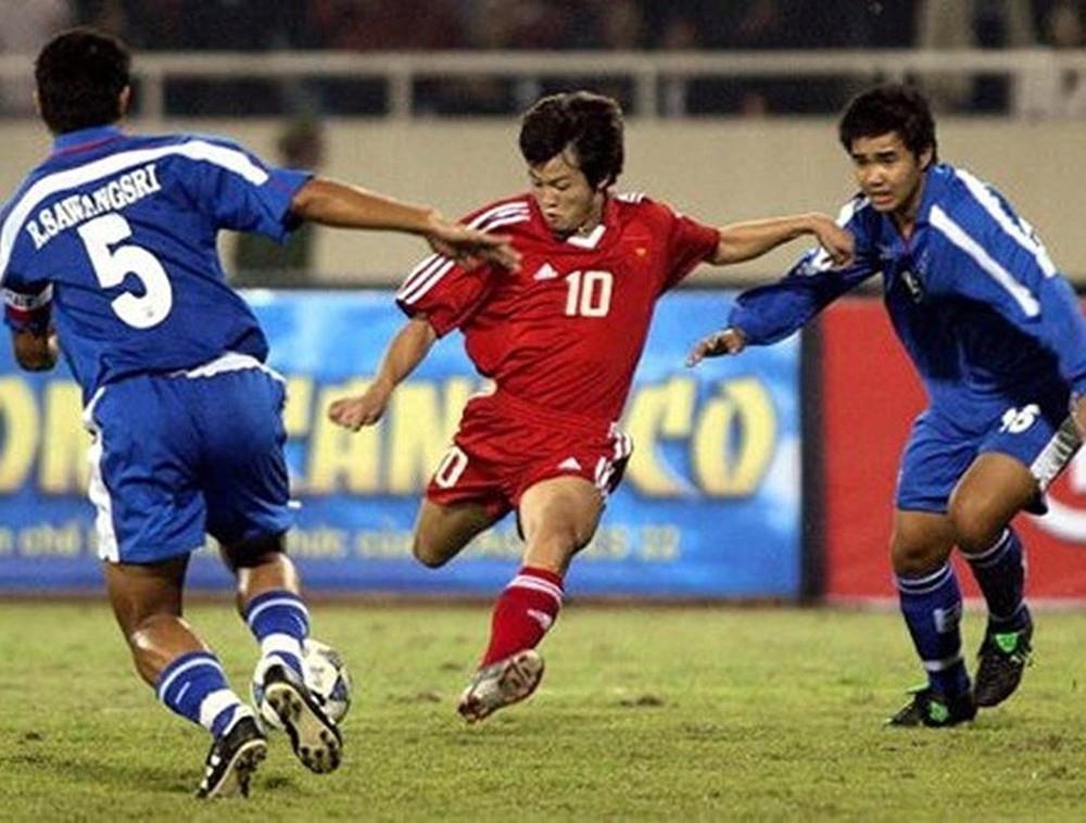 Nghi an ban do, cau thu bo cuoc sau that bai U23 Viet Nam nam 2003 hinh anh