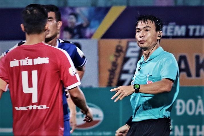 'VAR ho tro dieu hanh tran dau, khong thay the duoc con nguoi' hinh anh