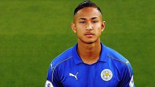 Cau thu Brunei giau nhat the gioi choi bong o Anh nhieu nam hinh anh