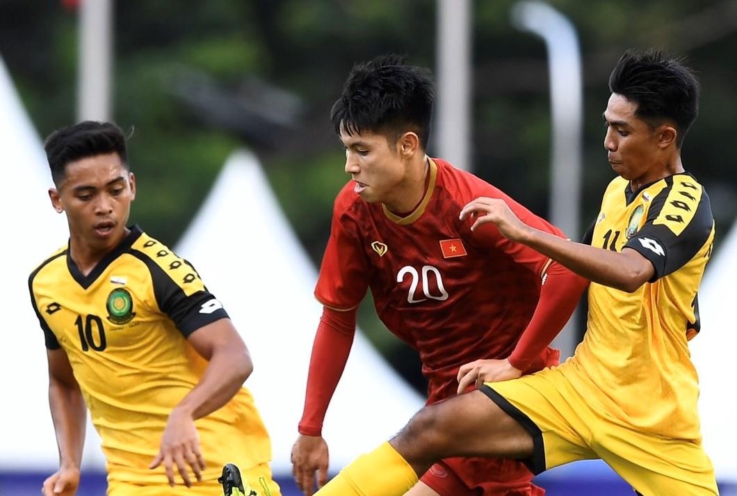 'U22 Viet Nam chua quen san co nhan tao' hinh anh